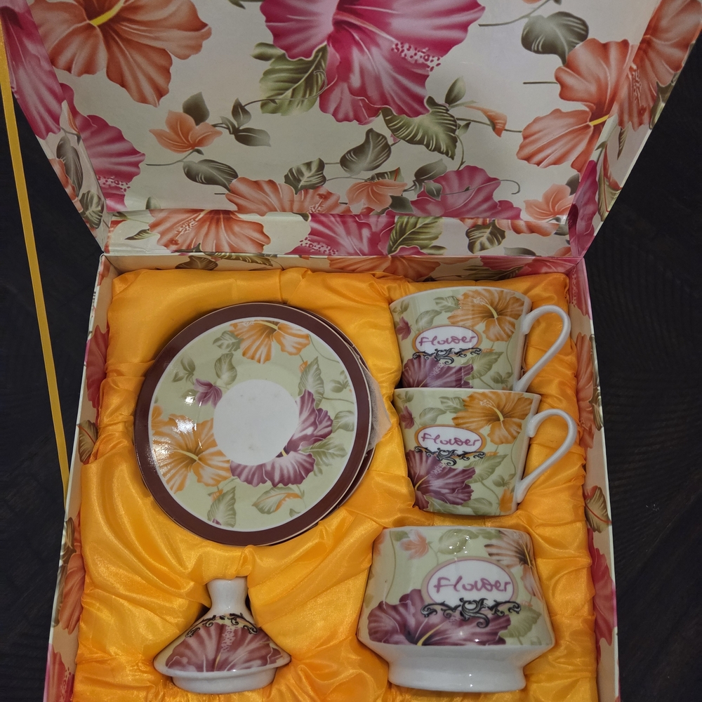 Floral Hibiscus Tea Set